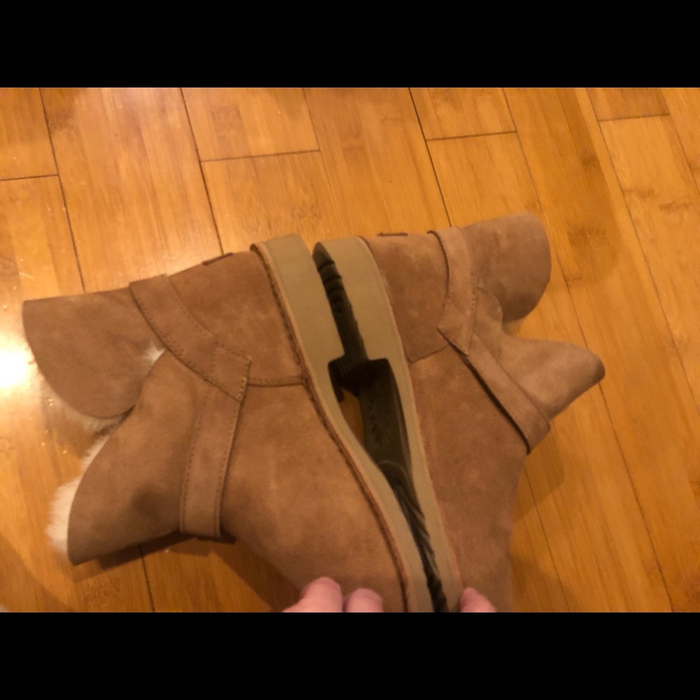 Ugg boots size 11 - Picture 3 of 7